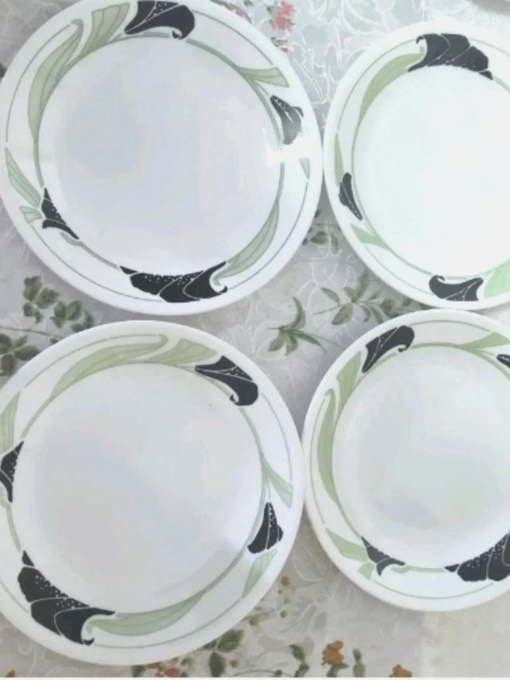 Lot of 10 Vintage Corelle Black Orchid Bread and Butter Plates 6-3/4.Discontinue